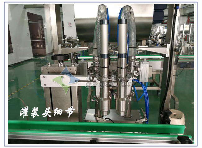 雙頭醬料灌裝旋蓋一體機設(shè)備細節(jié)